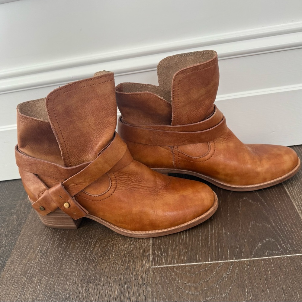 UGG Camel Leather Ankle Booties, Women’s Size 7.5, EUC